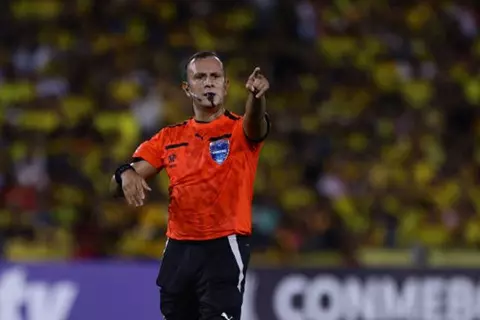 حكم أرجنتيني يقود مباراة مصر واليابان في كأس العالم للشباب